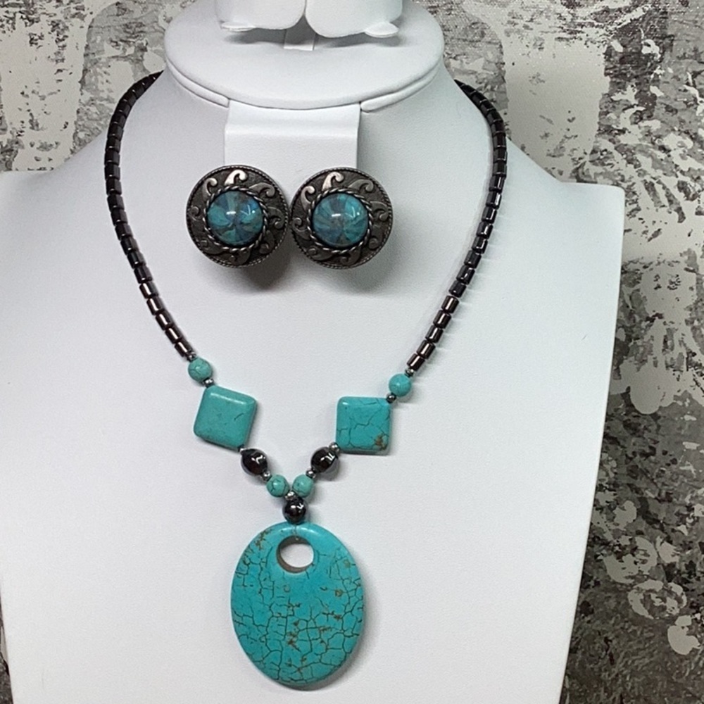 Turquoise Colored Stone Necklace and Acrylic Earrings Set Bundle